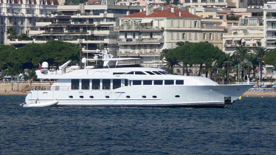 stella maris fantasy motoryacht broward marine 32m 1992 profile