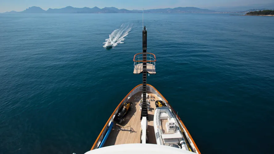 kirkland-yacht-for-sale-bow