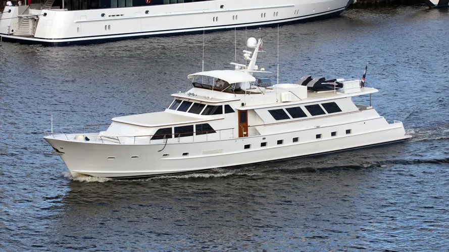 lady arden motoryacht broward marine 33m 1983 half profile
