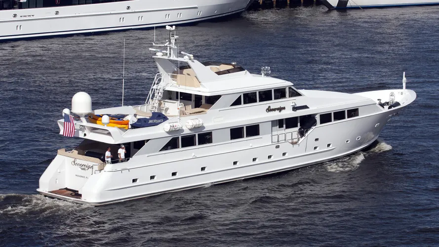 sovereign-yacht-exterior