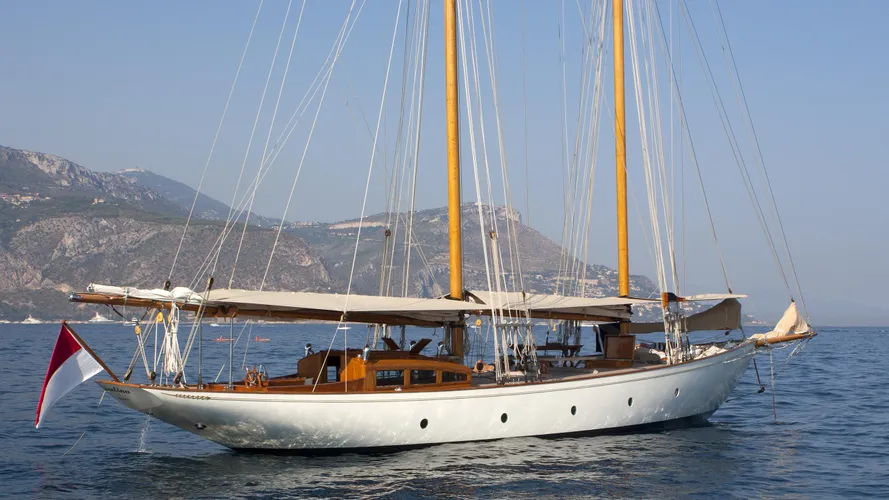 lelantina-yacht-exterior