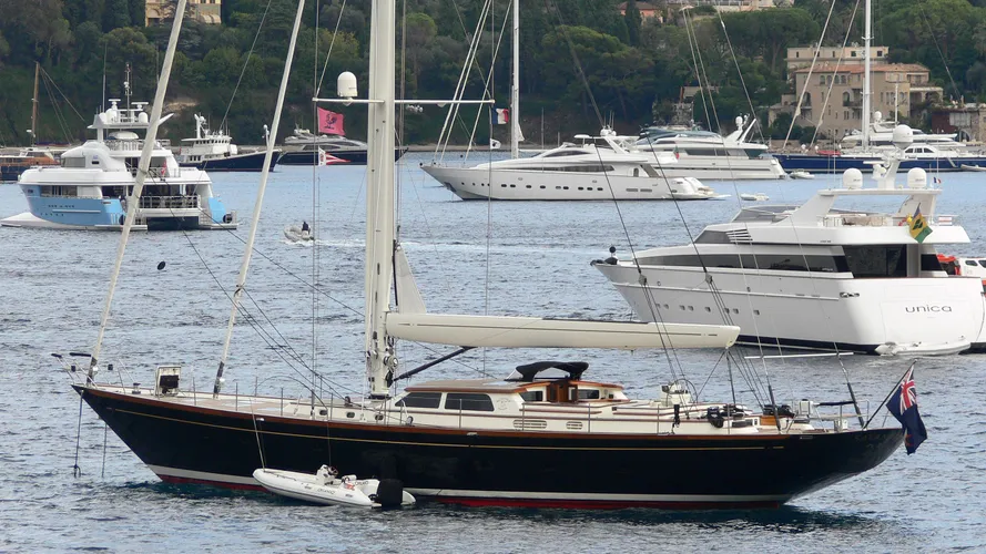 savannah-yacht-exterior