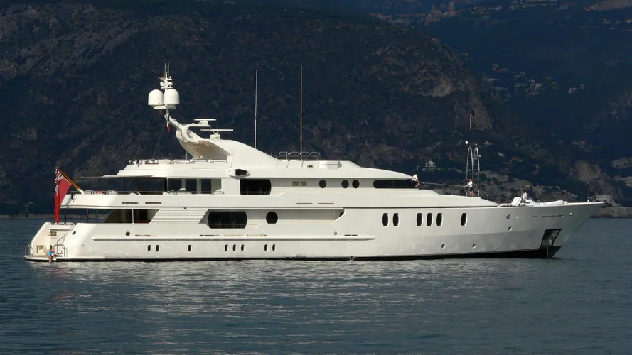 seahorse-yacht-exterior