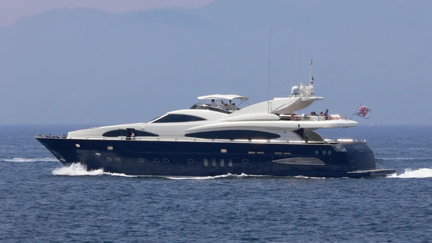 lulu-celtic-dawn-yacht-exterior