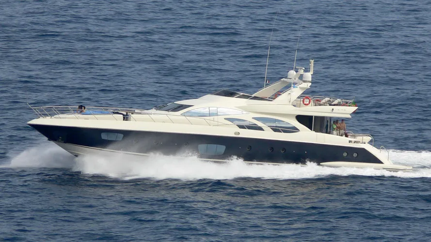 crystal-yacht-exterior