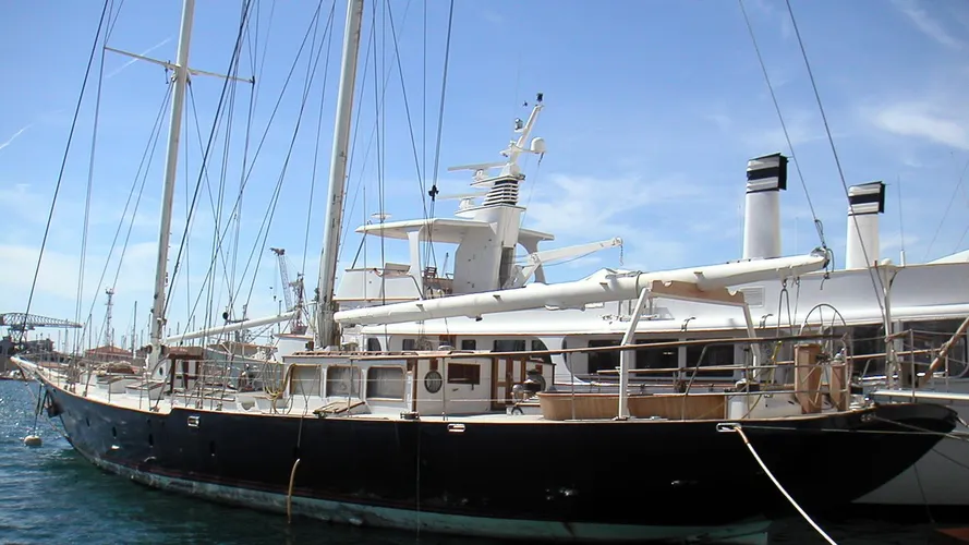 spirit-of-vicking-yacht-exterior