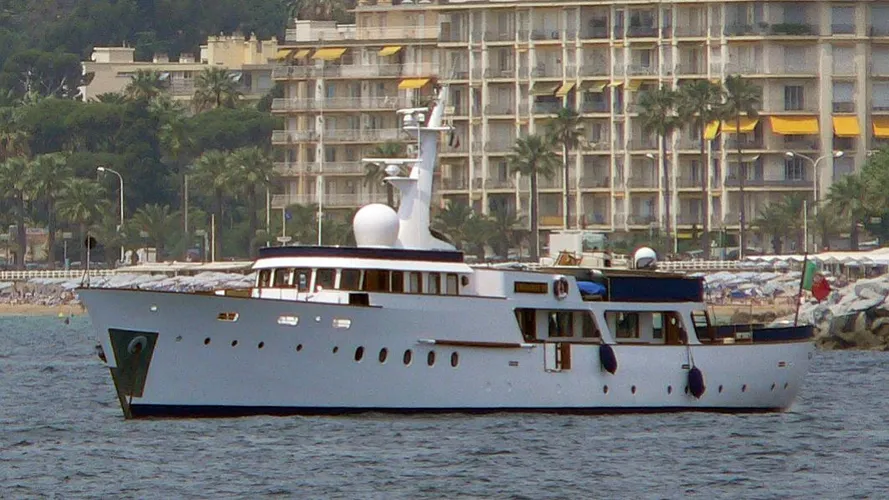 cardigrae-vi-yacht-exterior