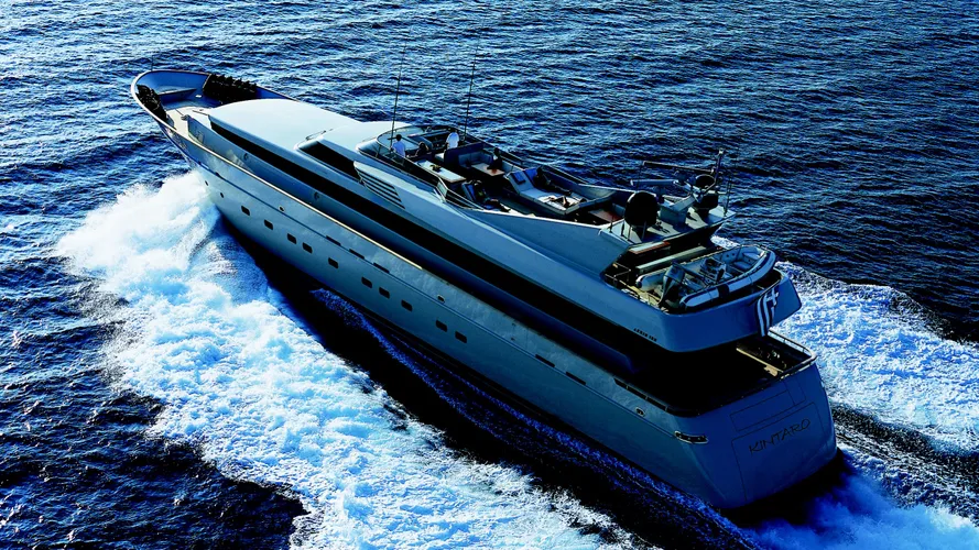 kintaro-yacht-at-sea