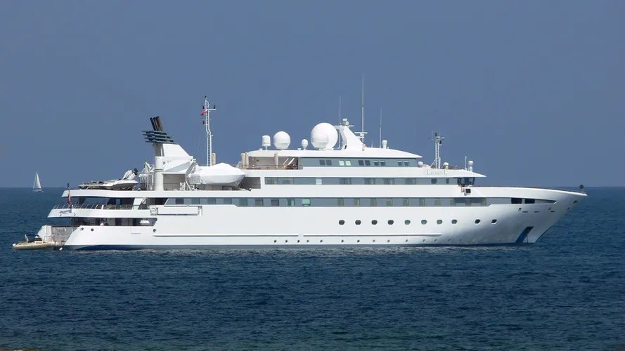 lauren-l-yacht-exterior