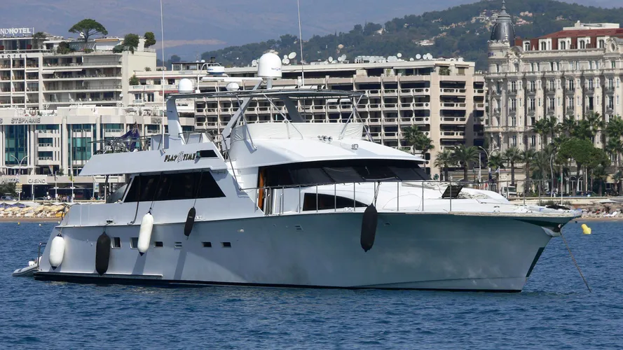 playtime-yacht-exterior