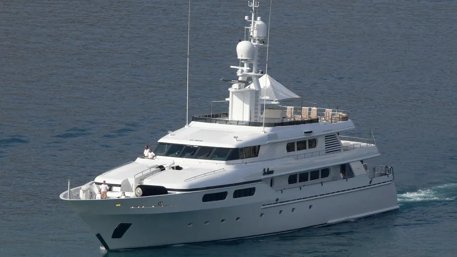 te-manu-yacht-exterior