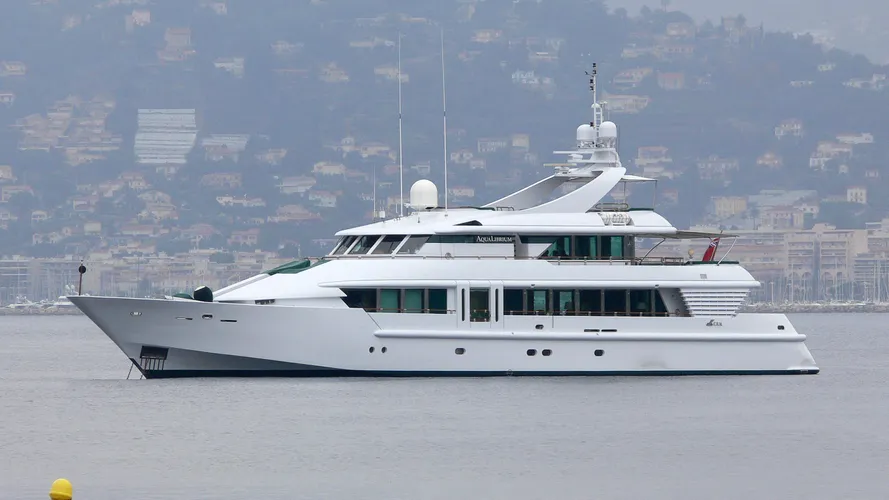 aqualibrium-yacht-exterior