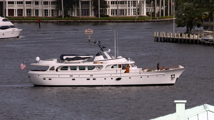 sea-czar-yacht-exterior