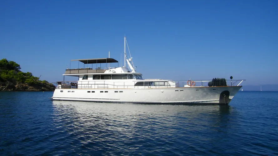 two-like-one-yacht-for-sale-profile