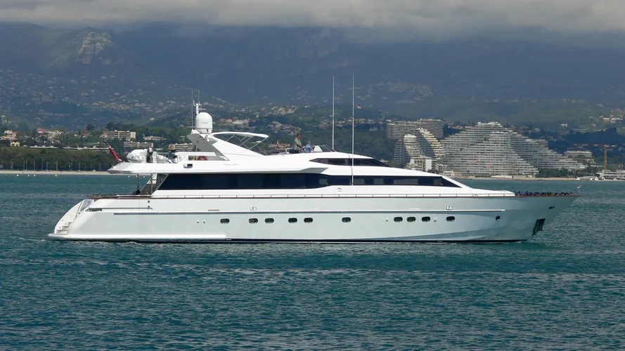 aquarius-s-yacht-exterior