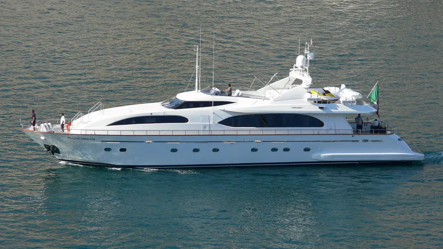 magic-dream-yacht-exterior