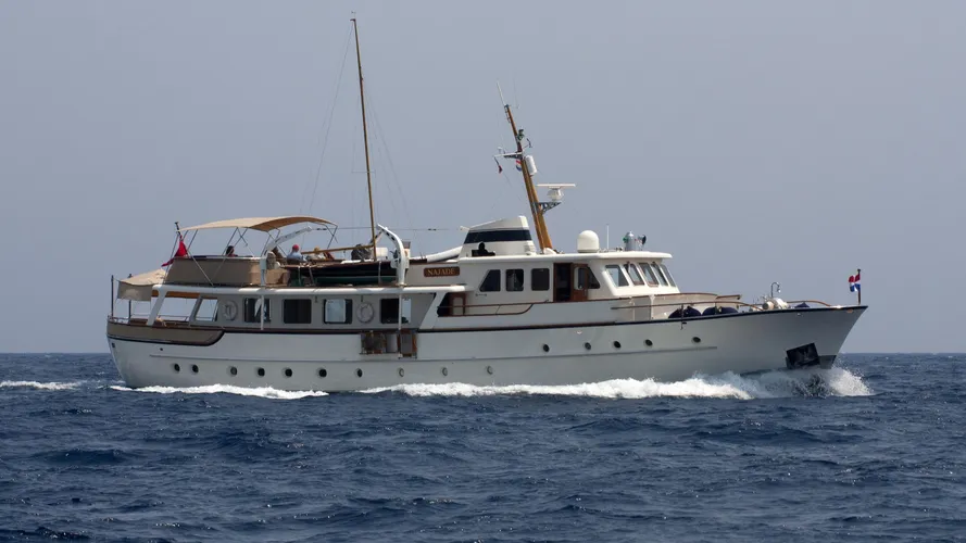 najade-yacht-exterior