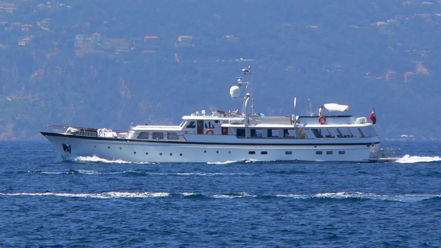 oncle-paul-yacht-exterior