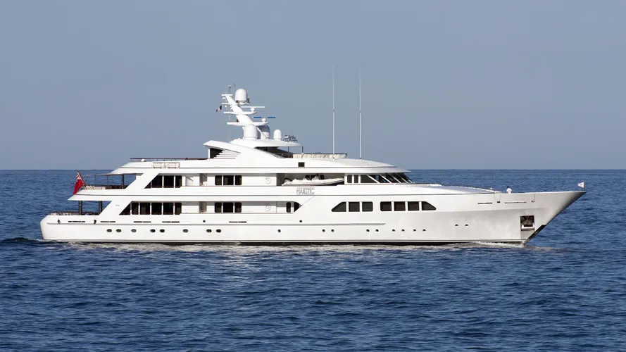 majestic-yacht-exterior