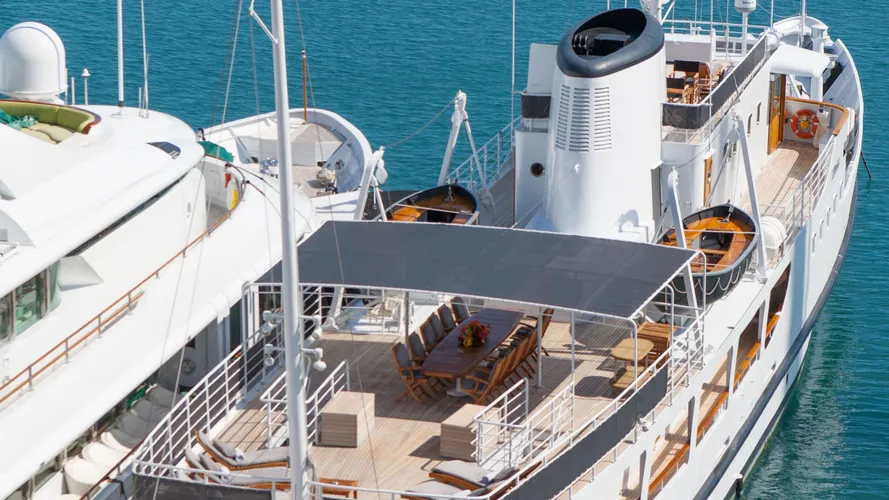 dionea-yacht-aerial