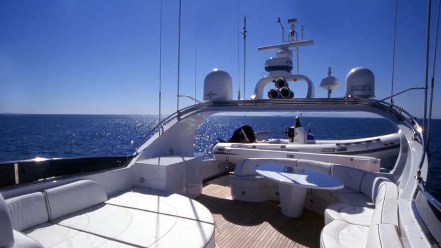 if-yacht-fly-deck