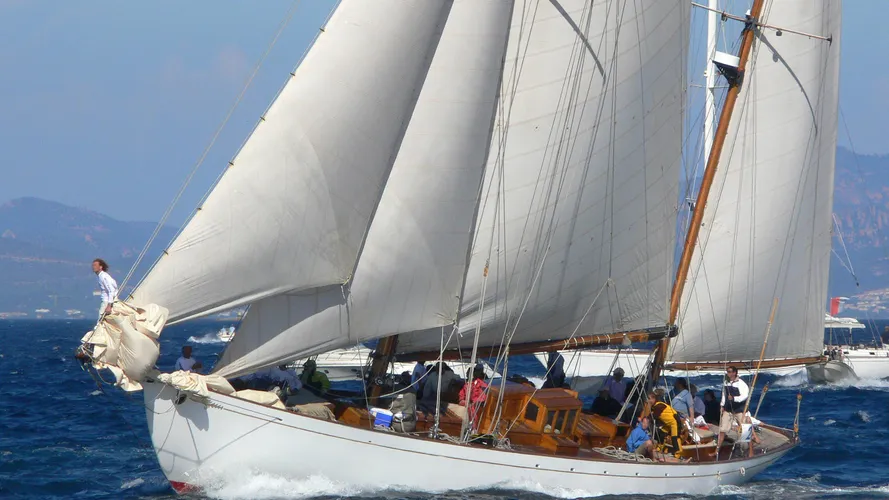 belle-aventure-yacht-exterior