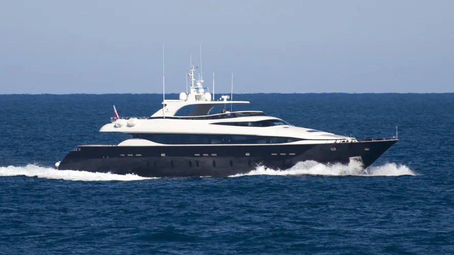 level-c-yacht-exterior