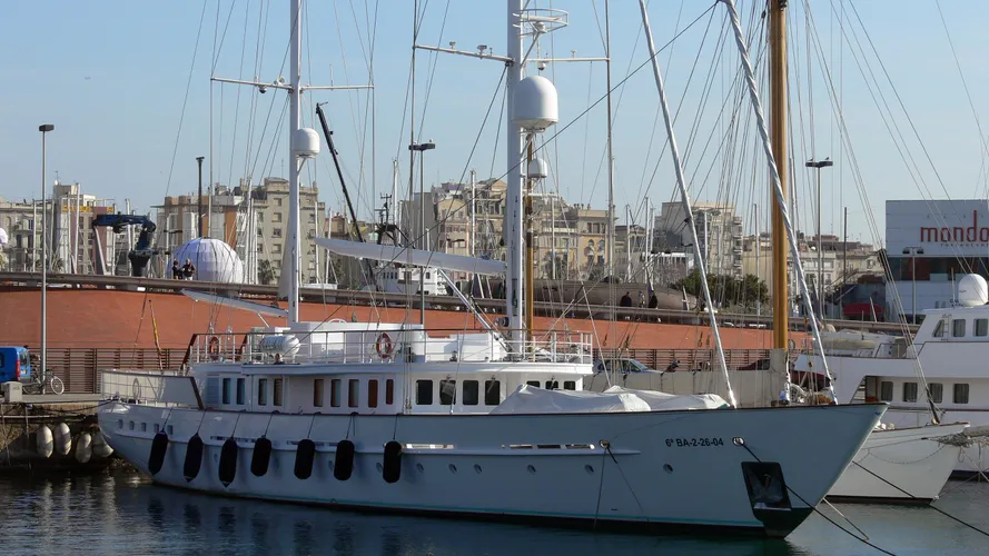 mata-mua-yacht-exterior