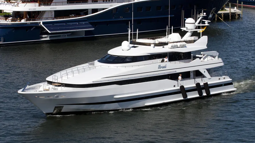 brazil-yacht-exterior