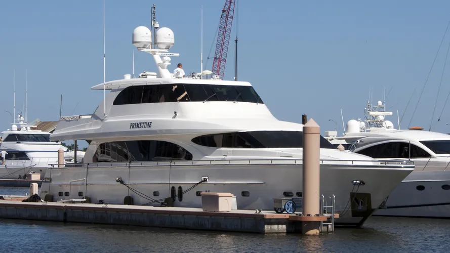 primetime-yacht-exterior