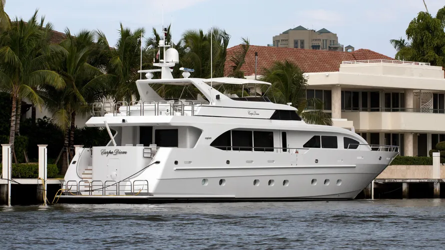carpe-diem-yacht-exterior
