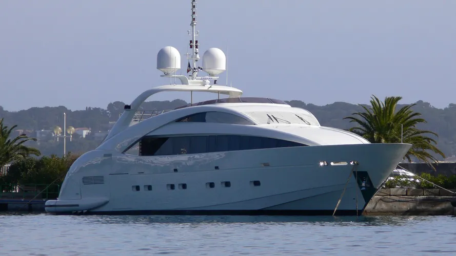 dolceaqua-yacht-exterior
