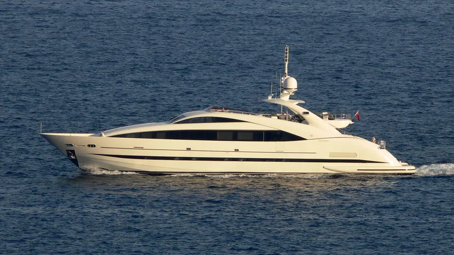 sealyon-yacht-exterior