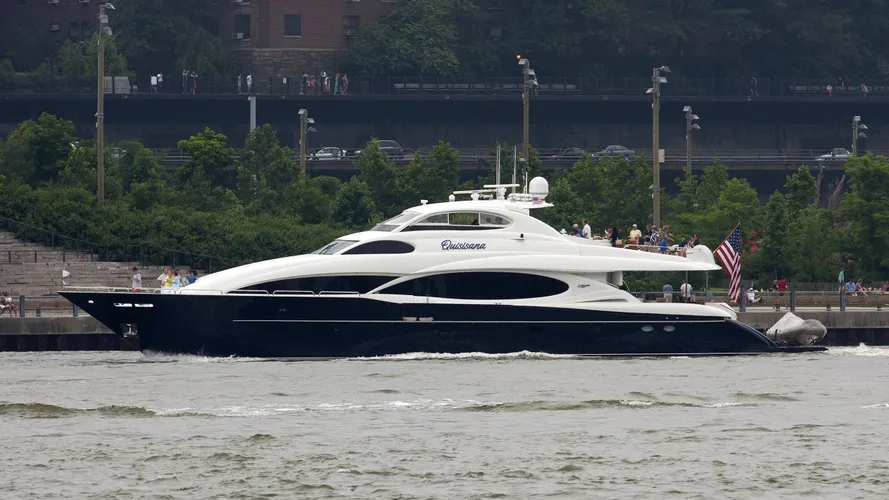 quisisana-yacht-exterior