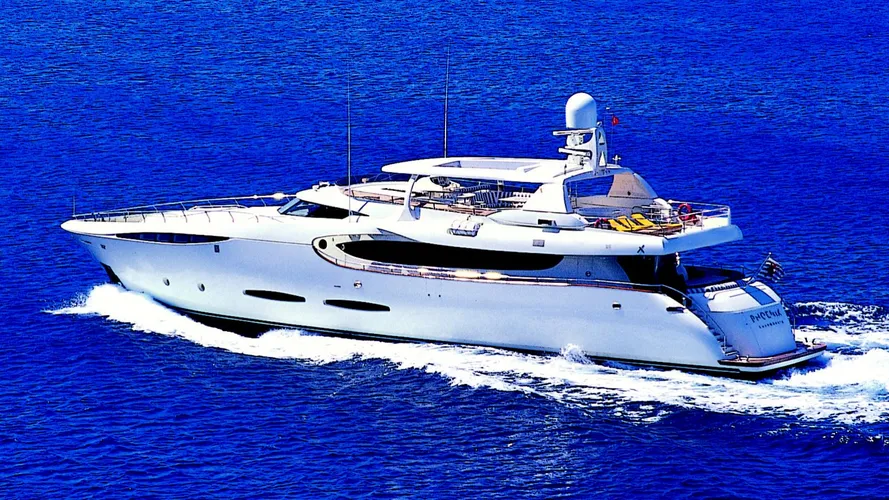 phoenix-yacht-cruising
