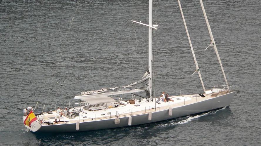 windpat-yacht-exterior