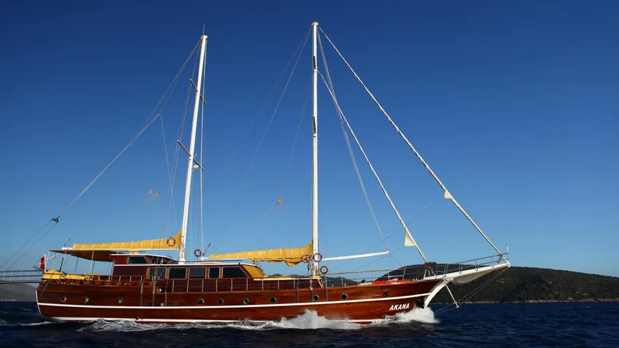 akana-yacht-for-charter-profile