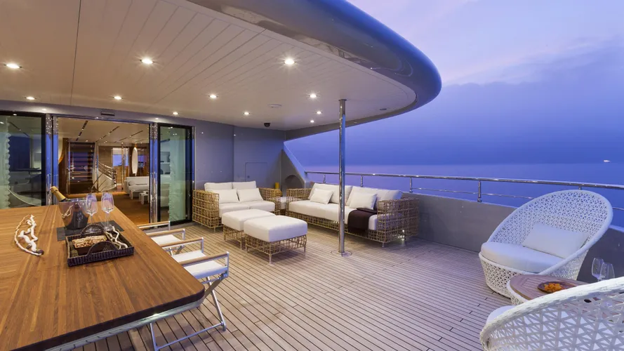 vicem-yacht-aft-dining