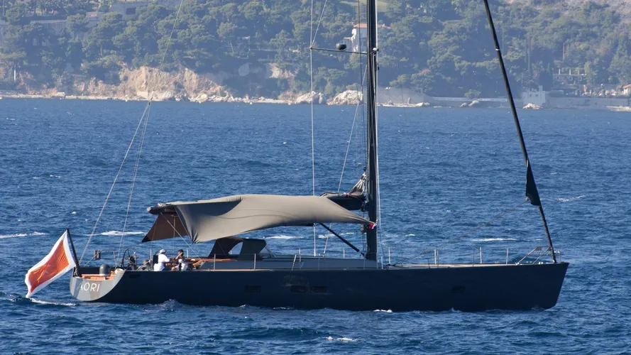 aori-yacht-exterior
