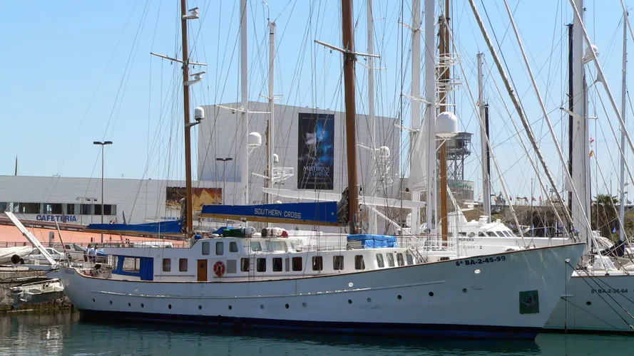 southern-cross-yacht-exterior