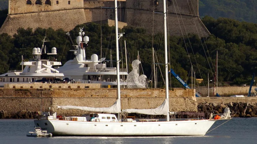 carinae-ix-yacht-exterior