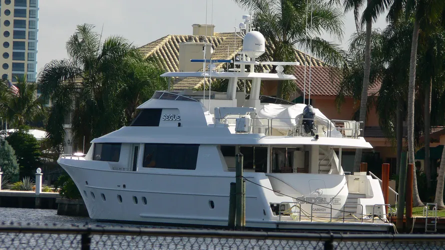 eccentric segue motoryacht westport 112 34m 2008 half stern