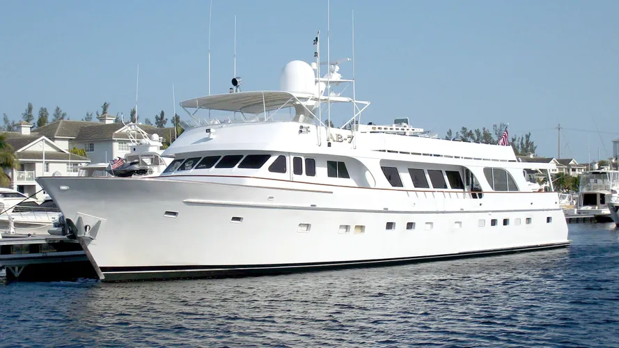 clarissa-yacht-profile