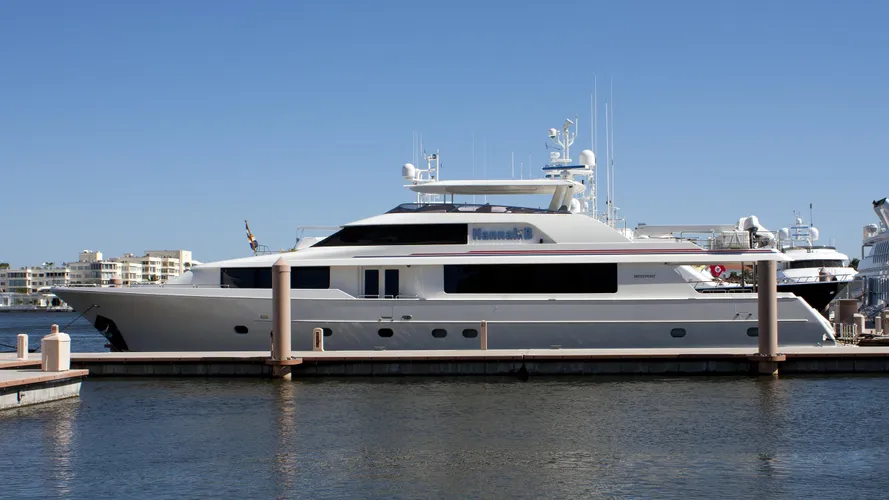 hannah-b-yacht-exterior
