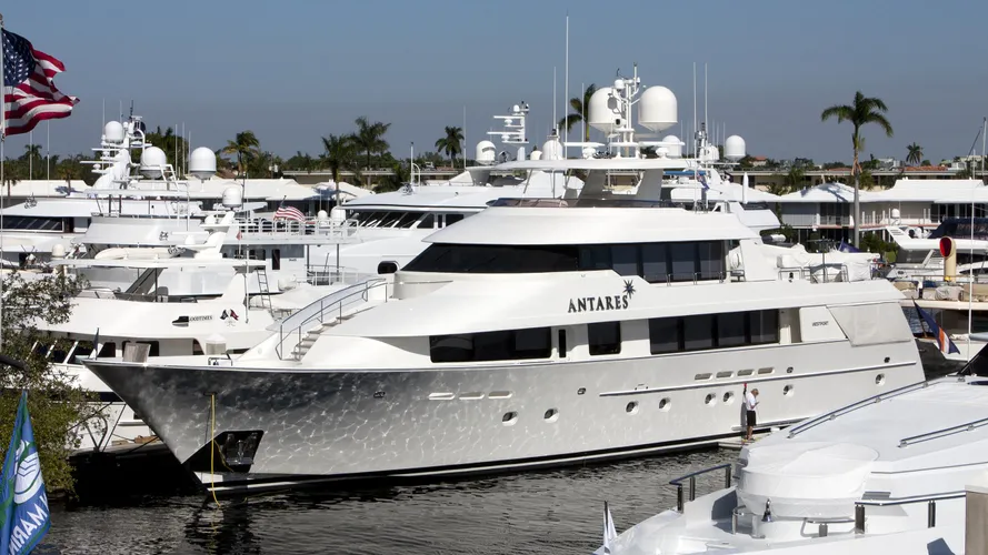 antares-yacht-exterior