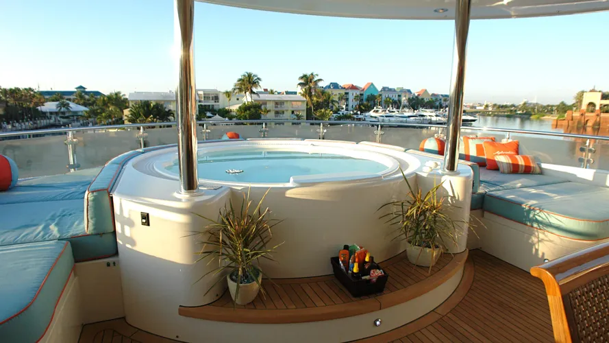 aphrodite-yacht-for-sale-jacuzzi