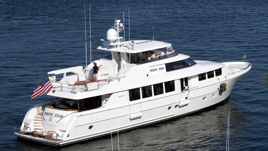 high-cotton-yacht-exterior