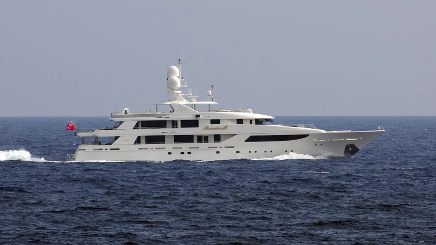 boardwalk-yacht-exterior