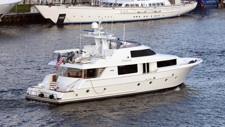 snowbored dulcinea motoryacht westport 32m 2003 half stern