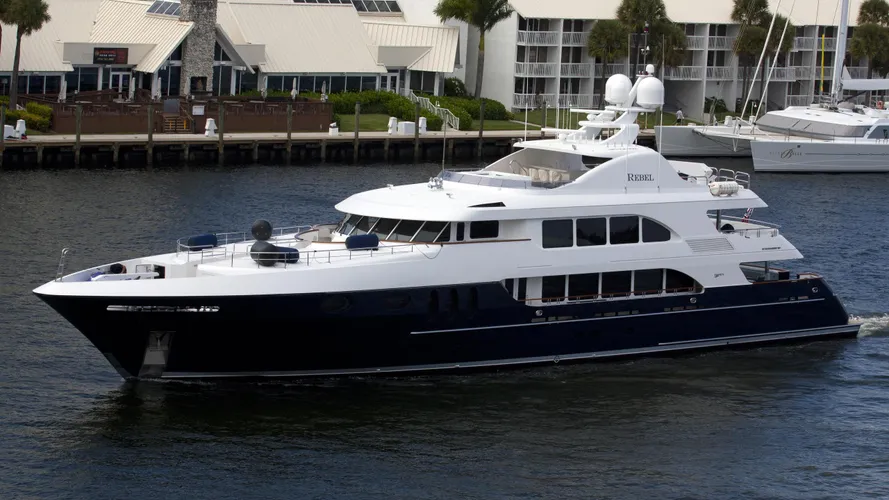 rebel-yacht-exterior